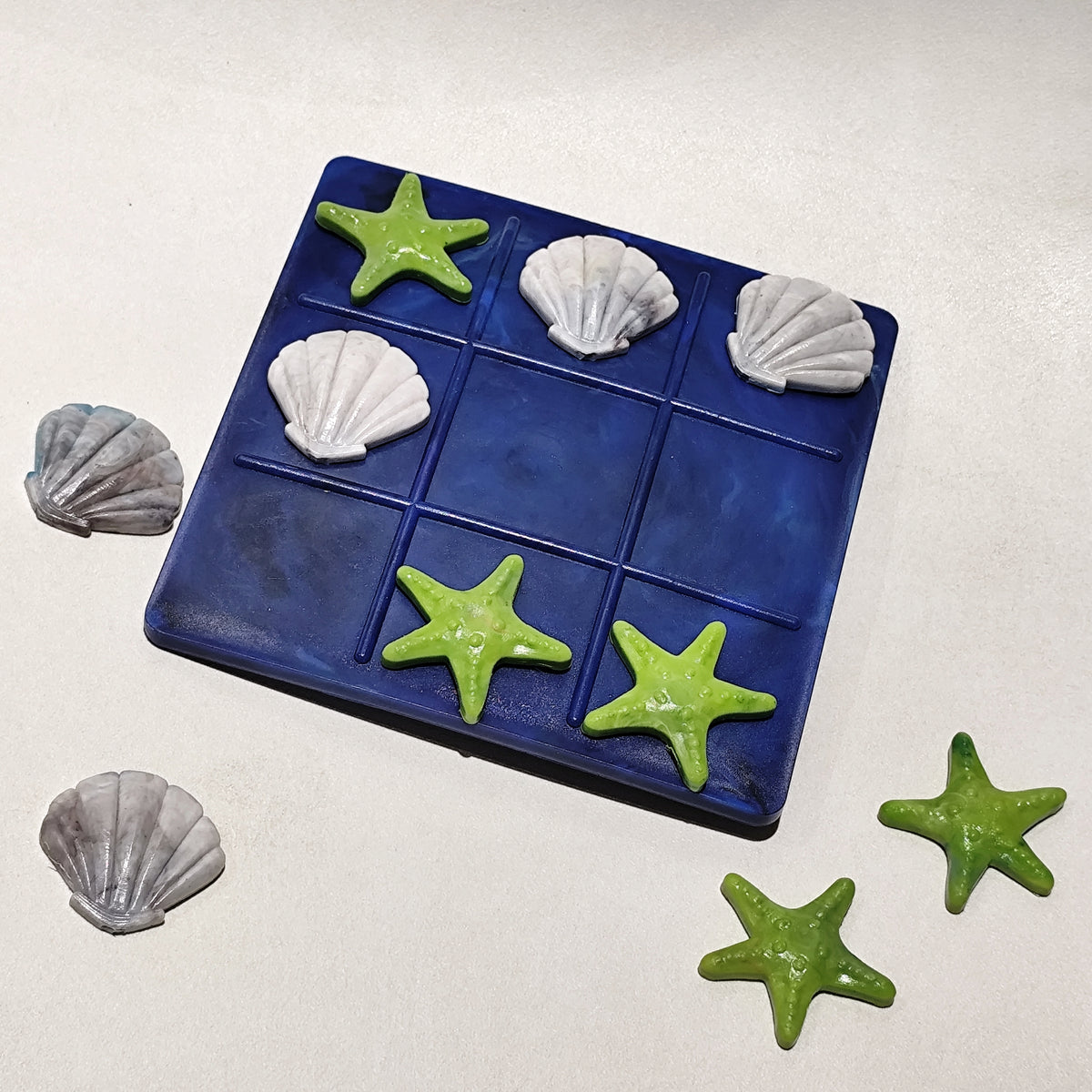TIC TAC TOE (Shells vs Starfishes)