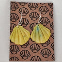  Yellow earrings (tell us if 2 SHELLS or 2 STARFISHES or MIX)